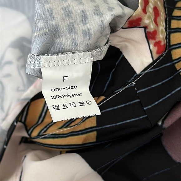 Asian Inspired Print Kimono with self tie belt - Picture 10 of 12